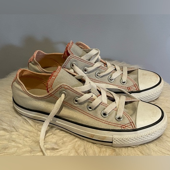 Like New/EUC - Super Cute Converse All Star Size 6 - Picture 3 of 9